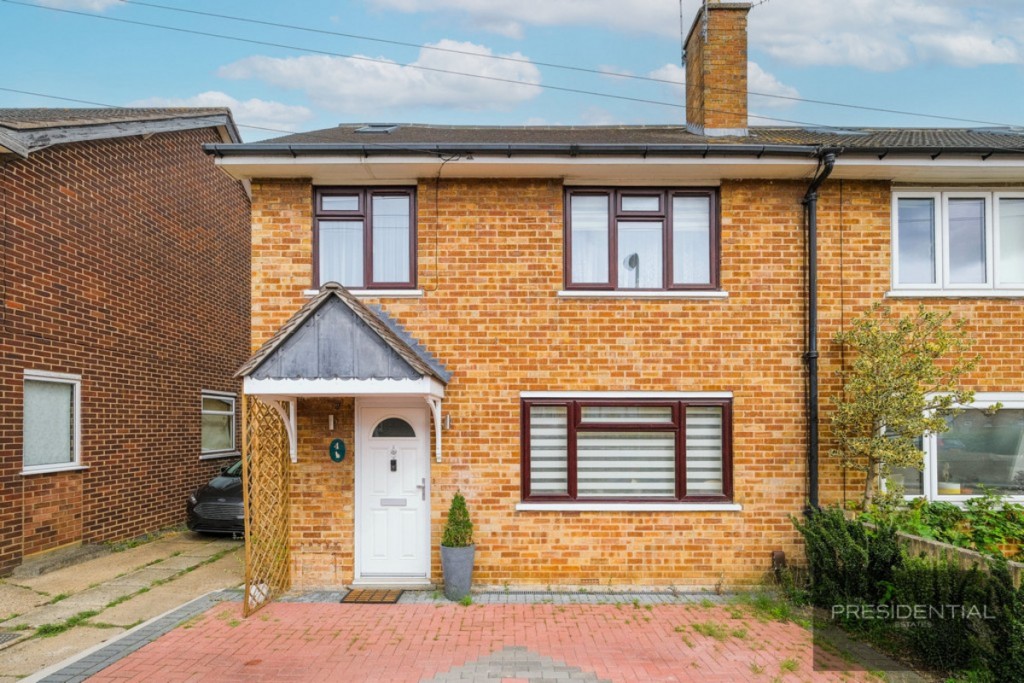 Smart Close, Essex, RM3