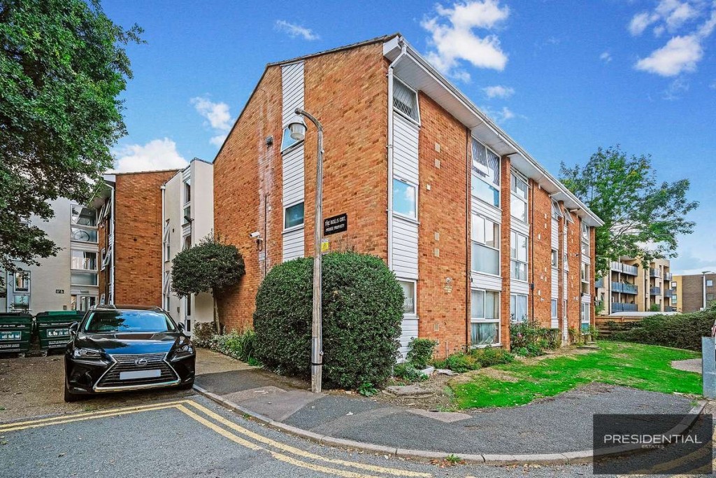 Rolls Court, Chingford, E4