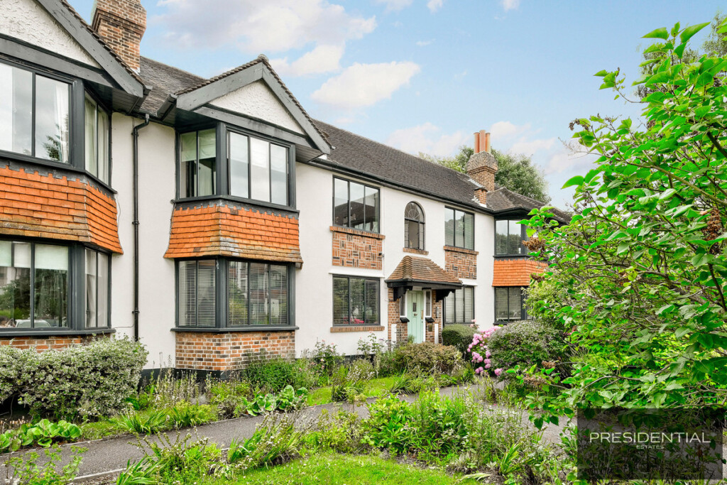 Forest Court, Wanstead, E11