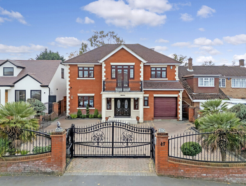 Tomswood Road, Chigwell, IG7