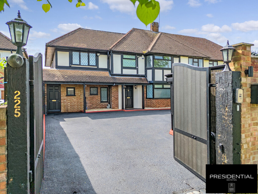 Fencepiece Road, Chigwell, IG7